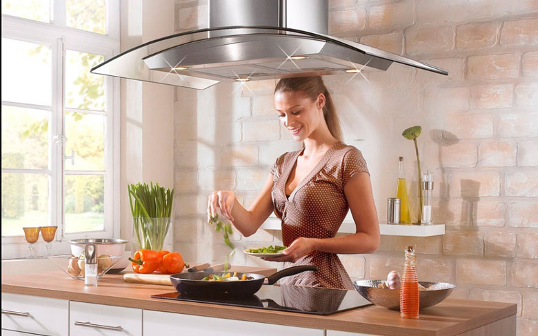 Ưu điểm của máy hút mùi kính cong: khử mùi tối ưu