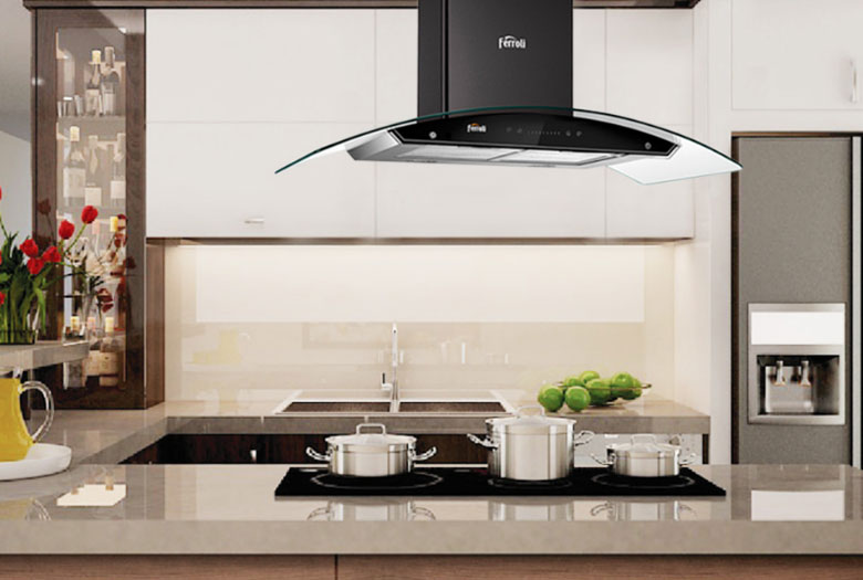 Ưu điểm của máy hút mùi kính cong: phù hợp căn bếp rộng