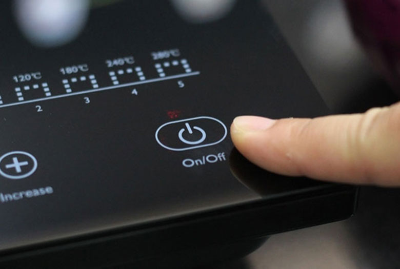 Cách sử dụng bếp từ Bluestone dùng nút "Tắt/Mở"