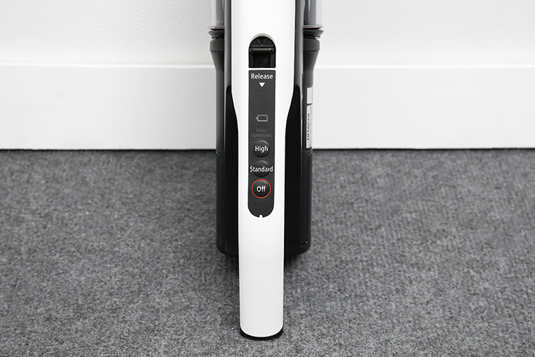 Máy hút bụi cầm tay Hitachi PV-XL1K điều khiển trên tay cầm