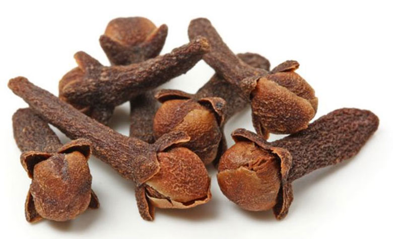 Khử mùi lò vi sóng với đinh hương 