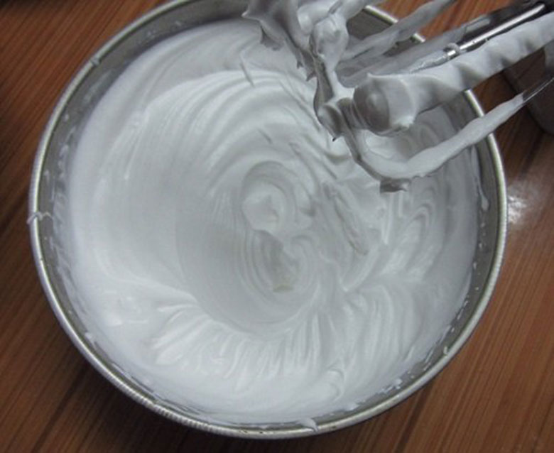 Cách làm bánh su kem bằng lò vi sóng khi làm nhân bánh