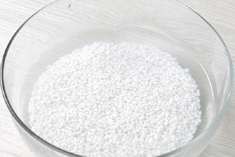 Cách nấu xôi lá dứa bằng nồi cơm điện sơ chế gạo nếp