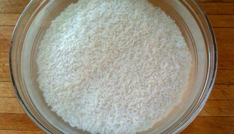 Cách nấu xôi khúc bằng nồi cơm điện khi sơ chế nguyên liệu: gạo