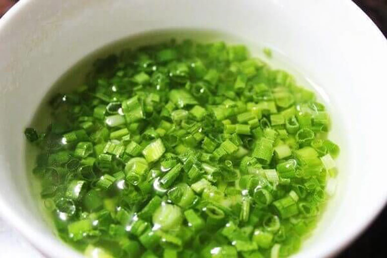 Cách nấu xôi gà bằng nồi cơm điện cần có mỡ hành