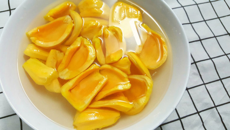 Cách làm mít sấy bằng lò vi sóng cần sơ chế mít