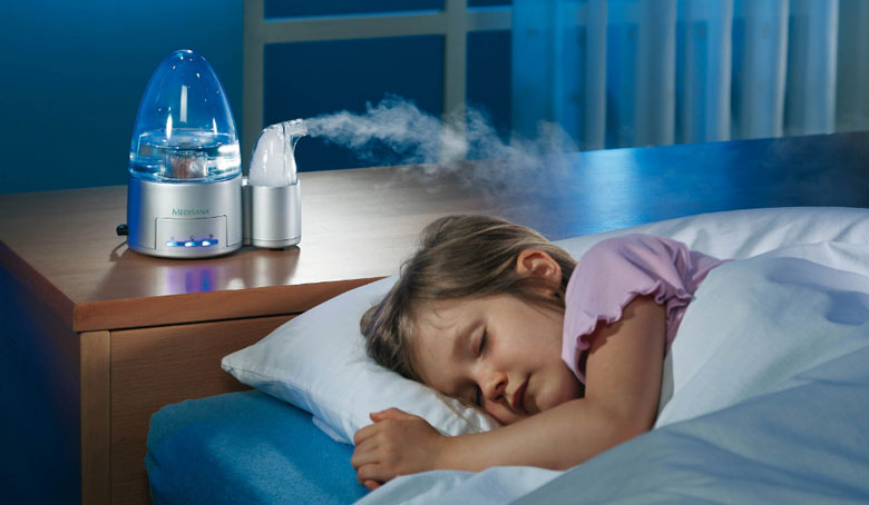 Sử dụng máy phun sương, không cần đặt chậu nước trong phòng điều hòa