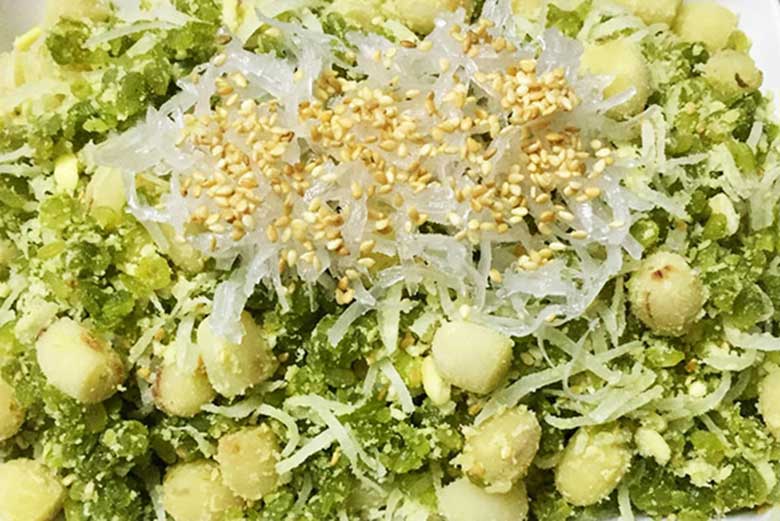 Cách nấu xôi cốm bằng nồi cơm điện bước cuối thưởng thức thành phẩm của mình cùng với gia đình