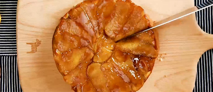 Cách làm bánh táo bằng nồi cơm điện hãy thưởng thức món bánh thơm ngon cùng với gia đình