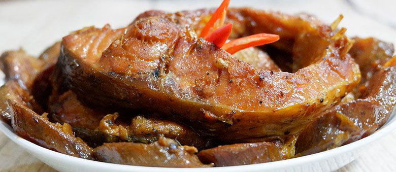 Cách kho cá bằng nồi cơm điện bạn chỉ việc trang chí và thưởng thức chúng cùng với gia đình trong bữa ăn