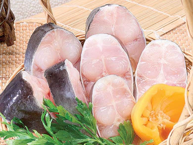 Cách kho cá bằng nồi cơm điện cần một số nguyên liệu sau