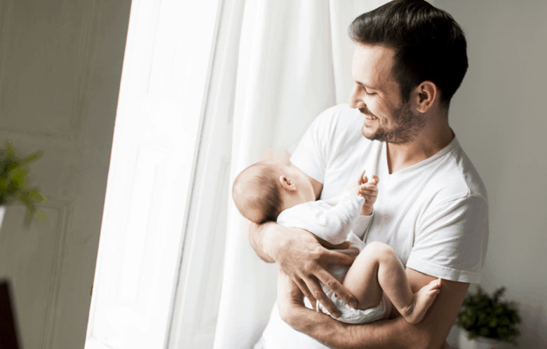 trẻ sơ sinh nằm điều hoà không được đưa đột ngột ra ngoài