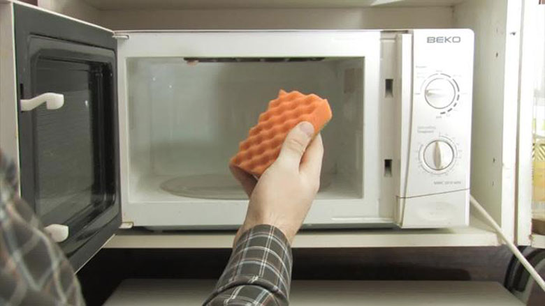 Lưu ý khi dùng lò vi sóng thường xuyên vệ sinh