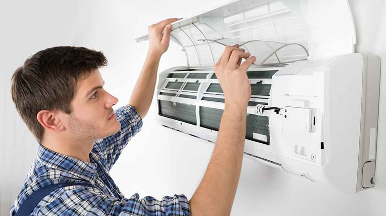 Cách vệ sinh điều hòa LG: Vệ sinh lưới lọc 