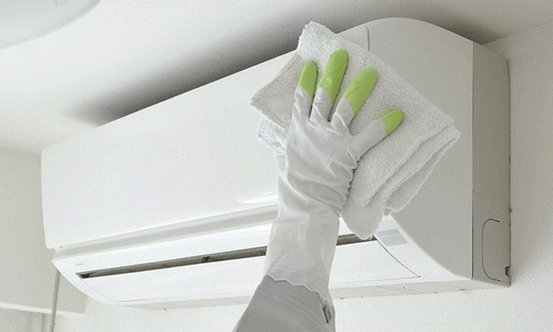 Cách vệ sinh điều hòa LG: vệ sinh vỏ 
