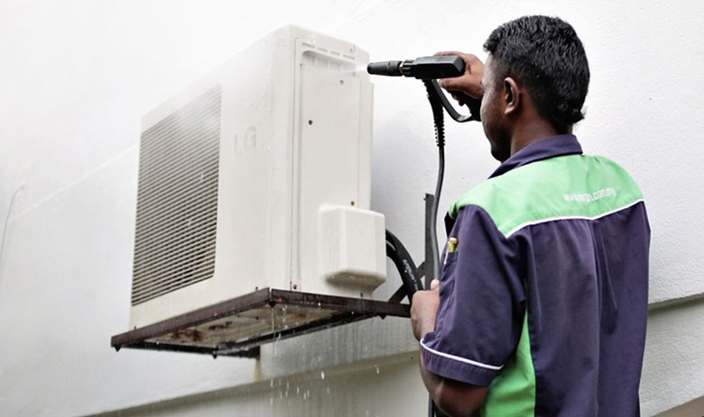 Cách vệ sinh điều hòa LG: Vệ sinh dàn nóng