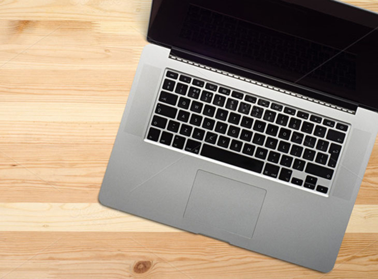 Cách vệ sinh laptop: Vệ sinh bàn phím laptop