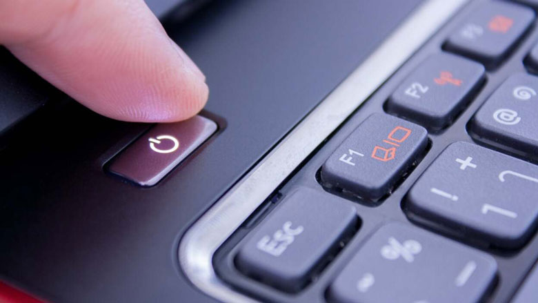 Laptop bị đen màn hình nhưng vẫn chạy - Nhấn giữ nút nguồn trong 30 giây