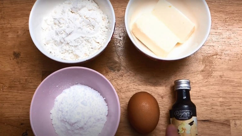 Làm bánh quy bằng lò vi sóng cần có nguyên liệu sau