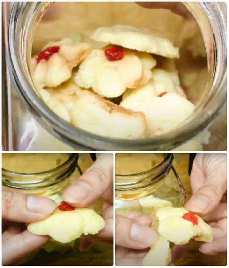 Thưởng thức thành phẩm làm bánh quy bằng lò vi sóng