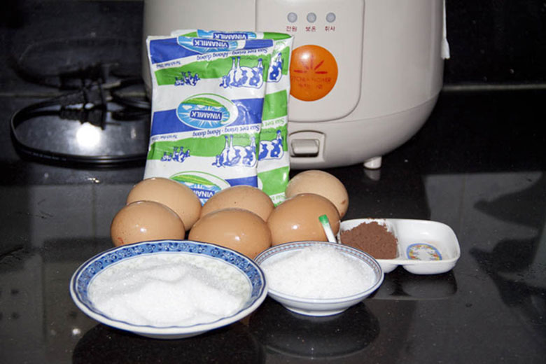 Thực hiện làm caramen bằng lò vi sóng dùng cách nguyên liệu sau