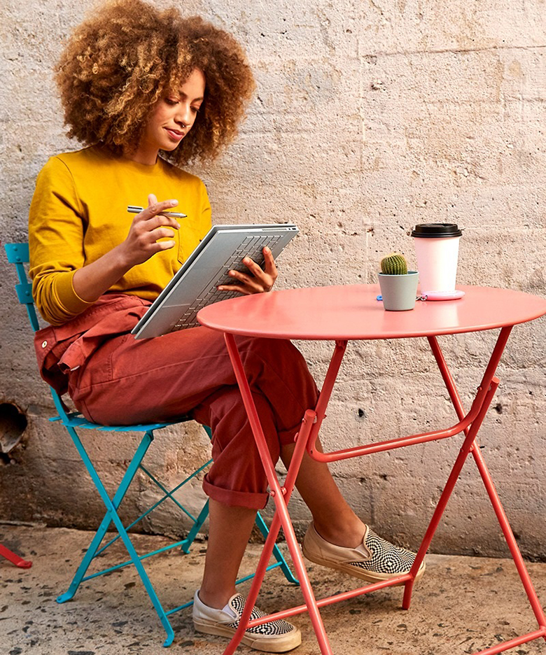 Laptop HP Pavilion X360 14-ek1046TU 80R24PA với cổng kết nối đa dạng