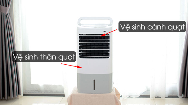 Cách vệ sinh quạt điều hòa: Vệ sinh thân và cánh quạt
