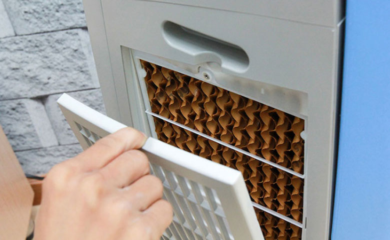 cách sử dụng quạt điều hòa: Cách vệ sinh