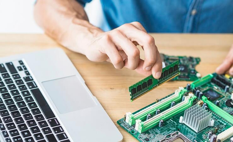 Cách chọn RAM cho laptop bằng cách thay thê mua cái mới dung lợn lớn hơn