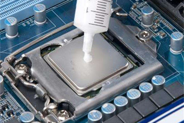 Khắc phục laptop bị sập nguồn đột ngột do keo tản nhiệt hết hạn