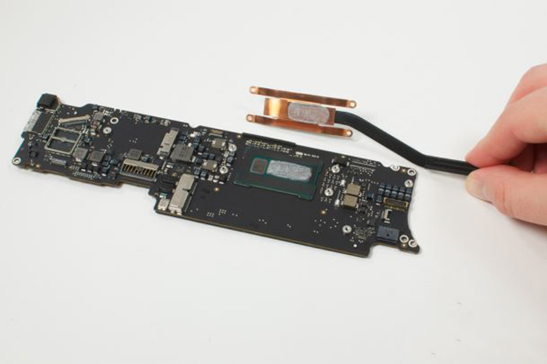 Khắc phục laptop bị sập nguồn đột ngột do lỗi chip cảm biến nhiệt