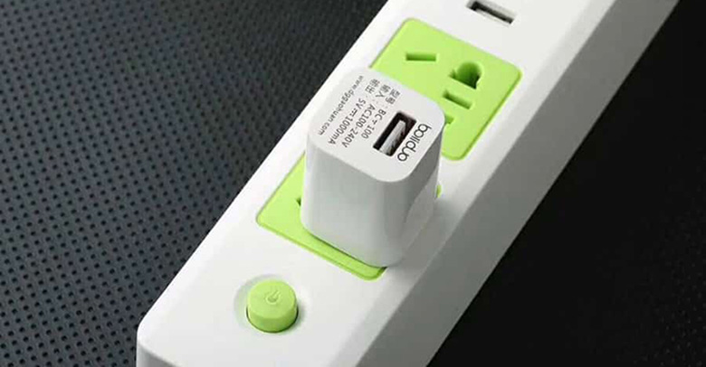 Sạc pin điện thoại đúng cách: Sai lầm luôn cắm bộ sạc tại ổ điện