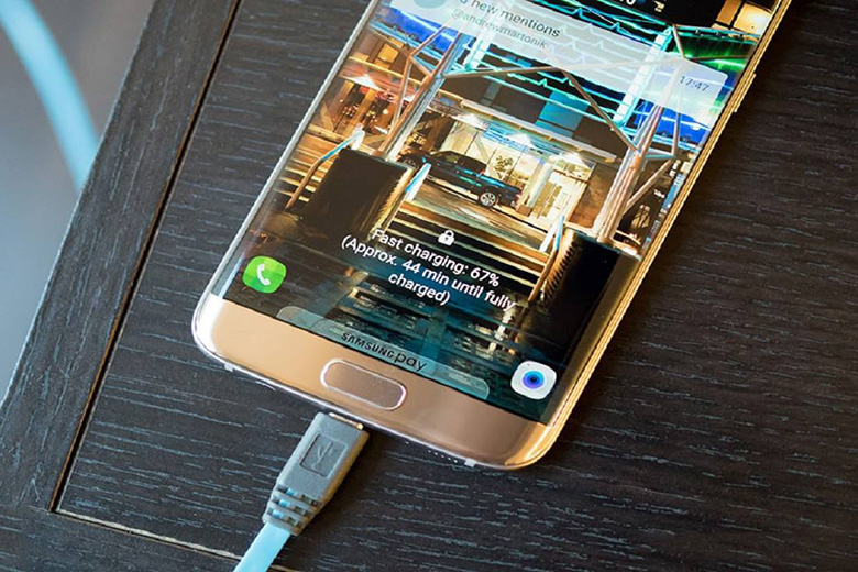 Sạc pin điện thoại đúng cách: Cài đặt độ sáng màn hình hợp lý