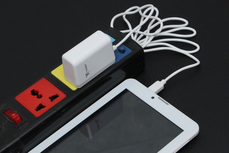 Sạc pin điện thoại đúng cách: Sai lầm sạc điện thoại qua đêm