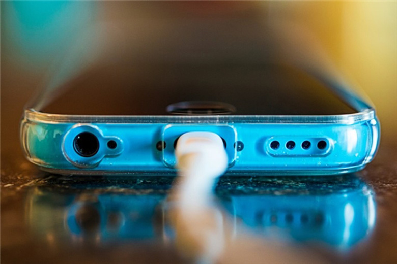 Sạc pin điện thoại đúng cách: Sai lầm sử dụng ốp lưng khi sạc