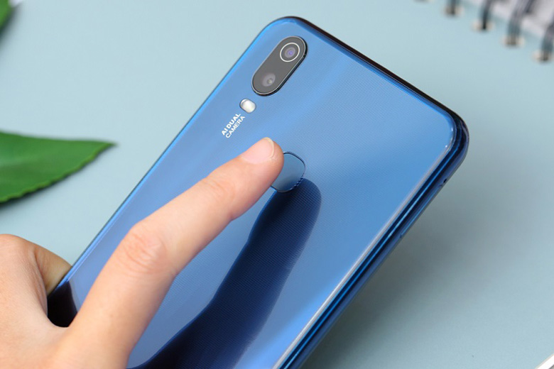 Điện thoại Vivo Y11 cảm ứng vân tay đằng sau