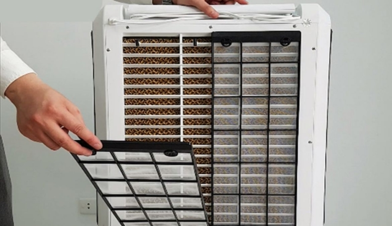 Cách tháo quạt hơi nước bước tháo lưới bảo vệ