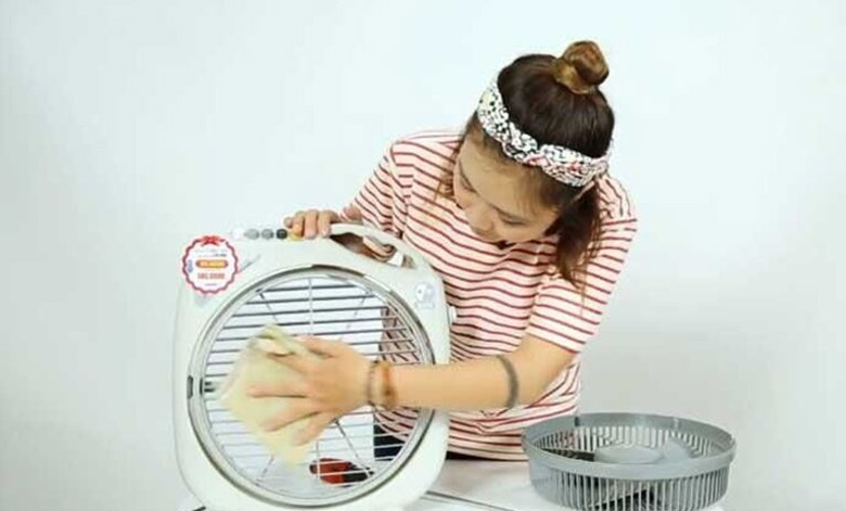 Cách tháo quạt hộp và vệ sinh: Bước 3