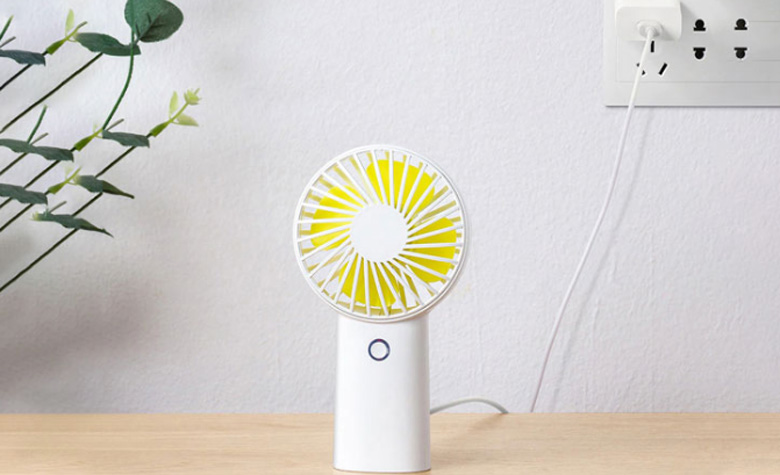 Quạt mini sạc bao nhiêu tiếng thì đầy: Không vừa dùng vừa sạc pin