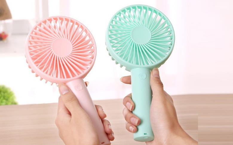 Quạt mini sạc bao nhiêu tiếng thì đầy: Thời gian sạc pin hợp lý