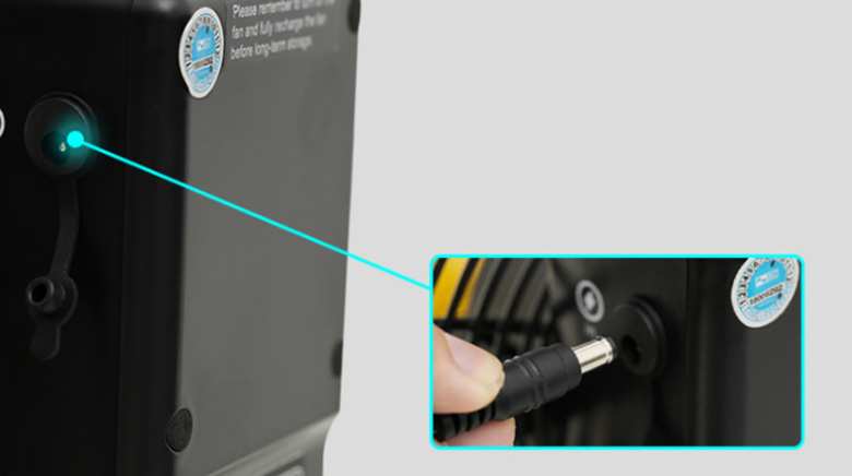 Quạt tích điện vừa dùng vừa sạc có sao không: không nên sạc thời gian dài quá