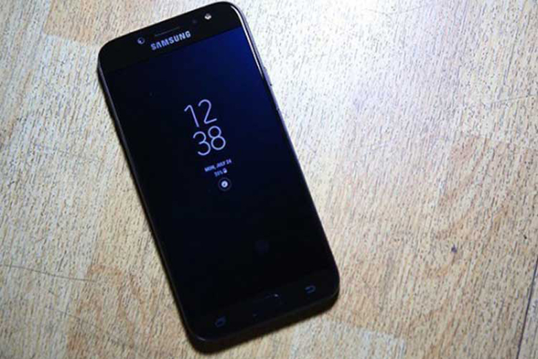 Nguyên nhân khách quan khiến điện thoại Samsung J7 Pro bị đen màn hình