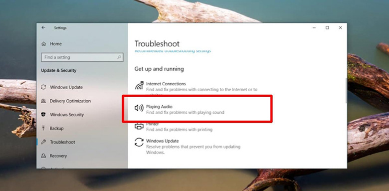 Chọn Playing Audio (mục bên phải) -> Chọn Run the troubleshooter hoàn thành cách tăng âm lượng cho laptop