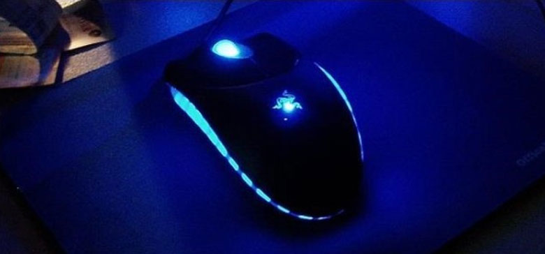 Chuột máy tính bị đơ phải làm sao: kiểm tra phần cảm quang bị chặn không