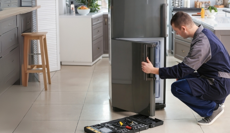 Cân nhắc chi phí giữa việc thuê người sửa chữa hoặc tự thay cảm biến nhiệt độ tủ lạnh