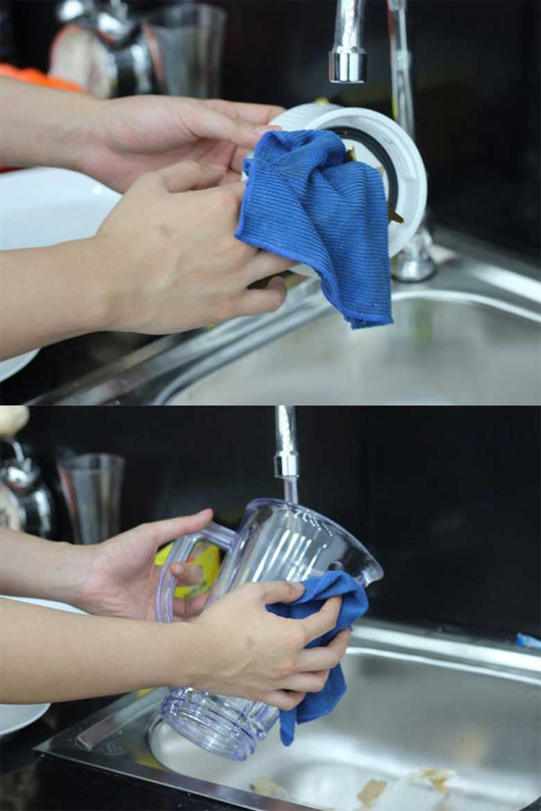 Hướng dẫn cách vệ sinh máy xay sinh tố tiếp theo lau bình, chân đế những vết bẩn bên ngoài bằng khăn khô