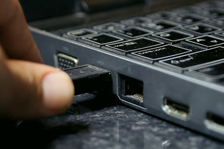 Cách tiết kiệm pin laptop: Gỡ, tắt các kết nối không cần thiết