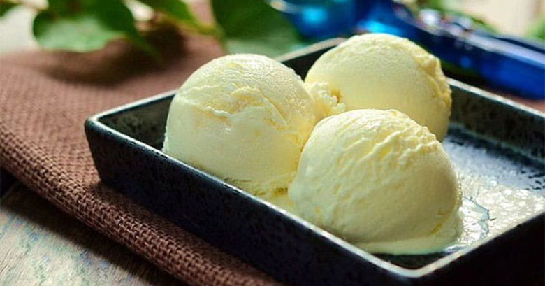 Cách làm kem bằng máy đánh trứng cuối cùng thưởng thức thành phẩm cùng với gia đình bạn