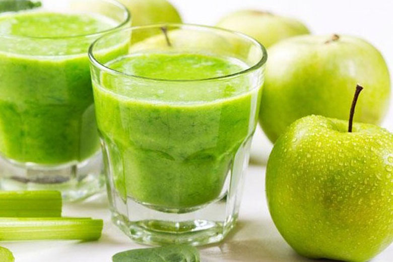 Cách làm nước ép táo xanh cần tây bằng máy ép hoa quả sẽ cho các bạn một ly nước ép tổng hợp