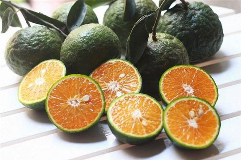 Cách làm nước ép cà rốt cam khi chọn cam